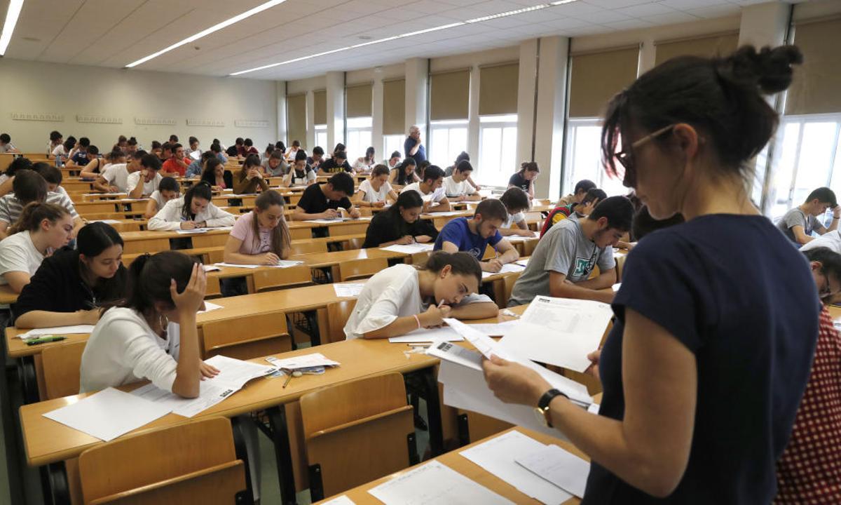 Alumnos realizan la ABAU en la Facultad de Biología // José Lores