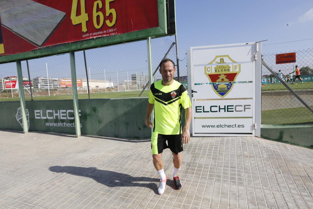 El Elche estrena indumentaria de entrenamiento