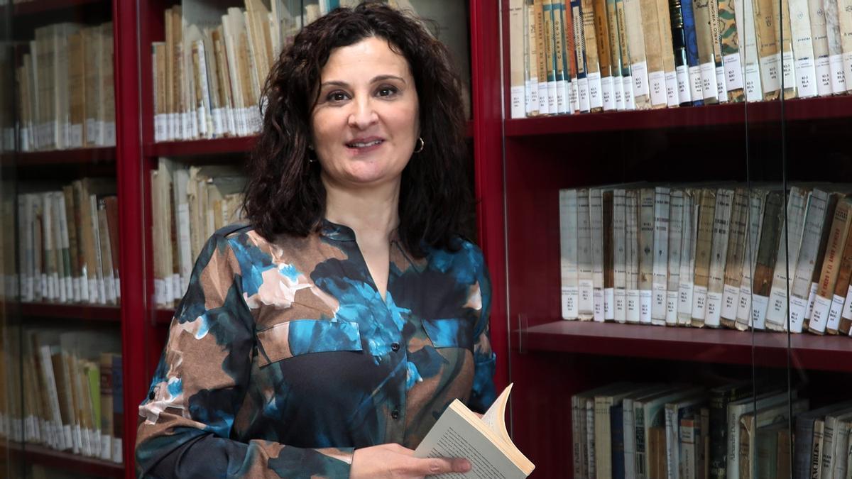 Juana Sánchez en la Biblioteca de Torre Pacheco.