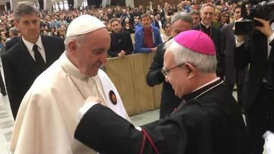 El Papa recibe al obispo en Roma y alaba el seminario de la Diócesis alicantina