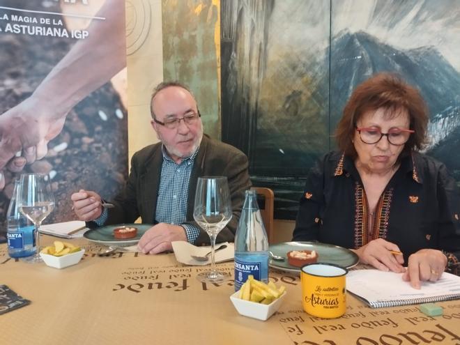 La cata a ciegas para elegir la mejor Faba Asturiana IGP en Grado, en imágenes