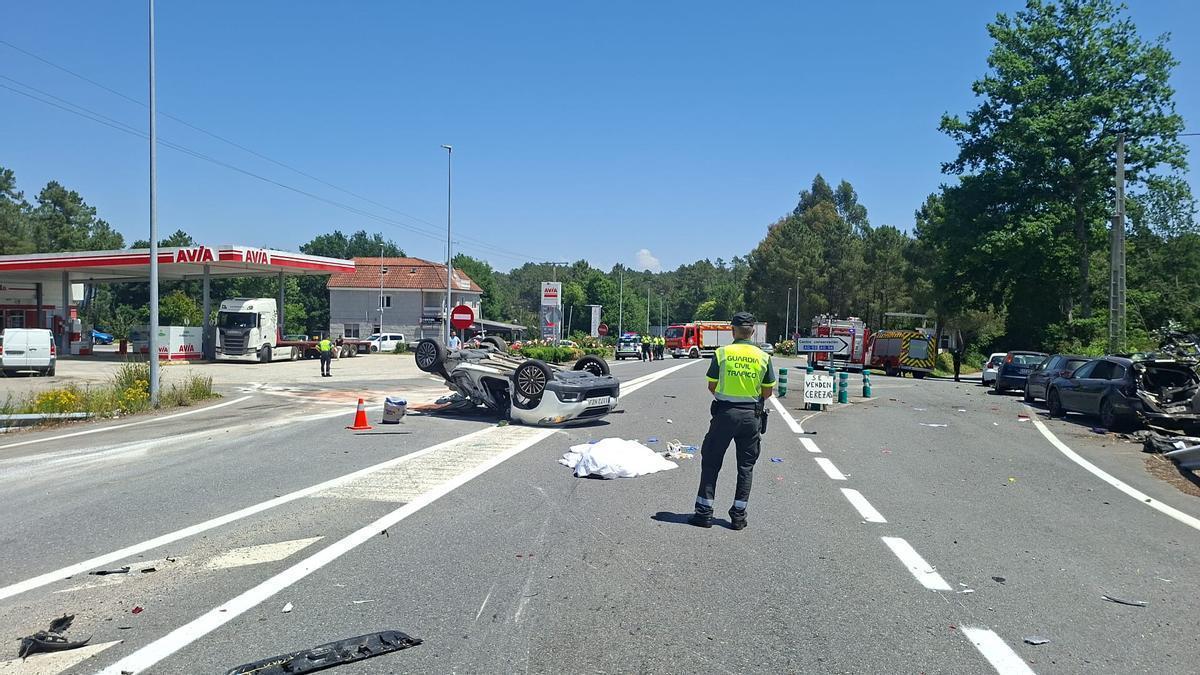 El accidente ocurrió este jueves al medio día, en la OU-504, la carretera que une Ribadavia y Cea
