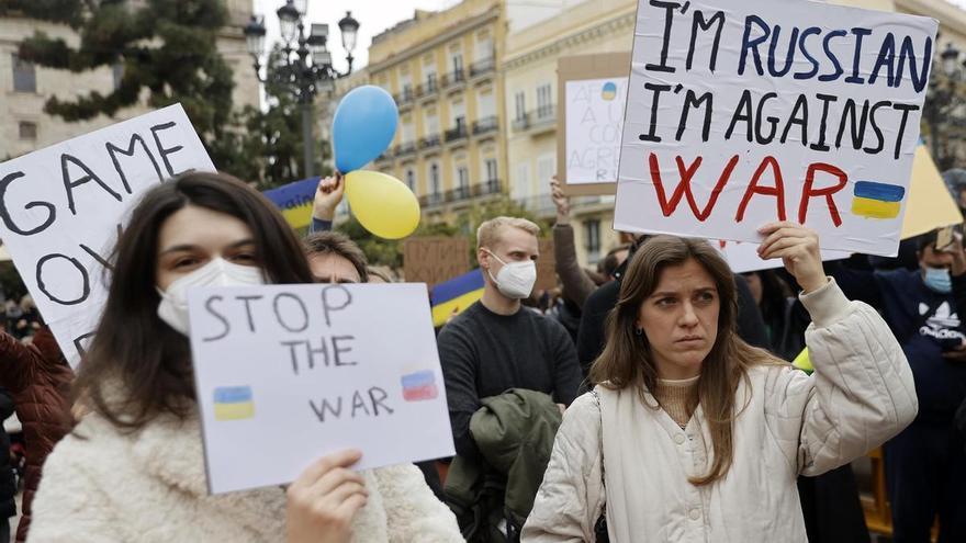 Europa alerta de casos de discriminación y resentimiento contra ciudadanos rusos
