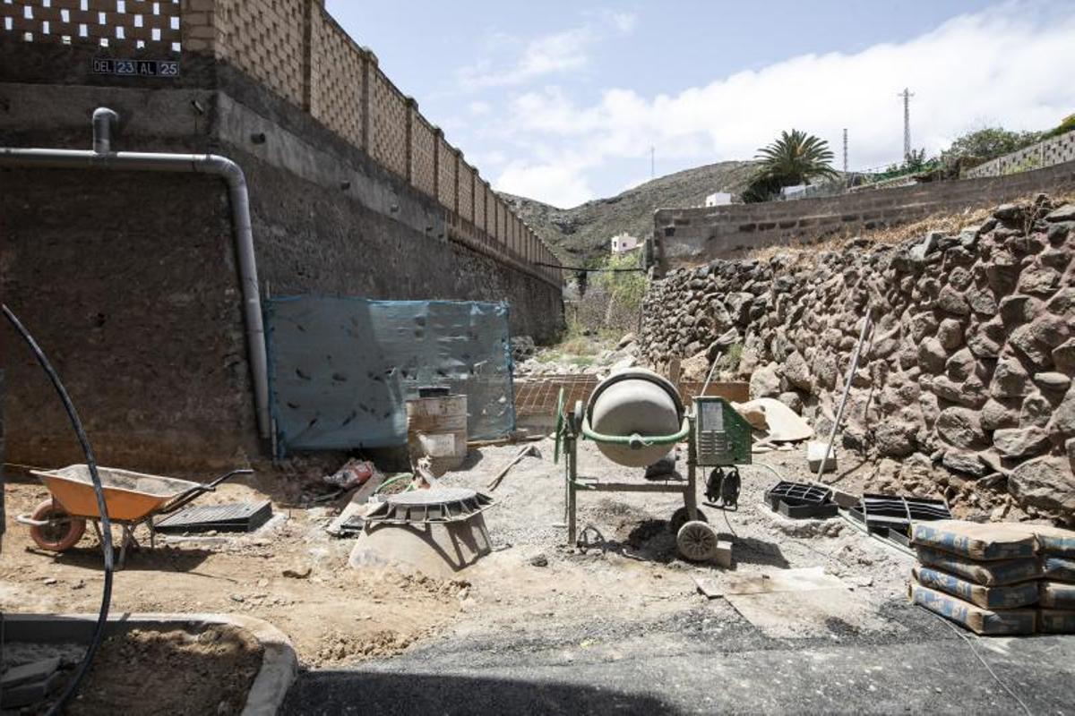 01.07.19. Las Palmas de Gran Canaria.- Vecinos de Cañada Honda se quejan del mal asfaltado de las calles. Foto Quique Curbelo  | 01/07/2019 | Fotógrafo: Quique Curbelo