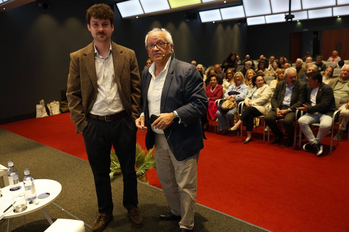 Joaquín Alonso y Santiago García, en el club LA NUEVA ESPAÑA.