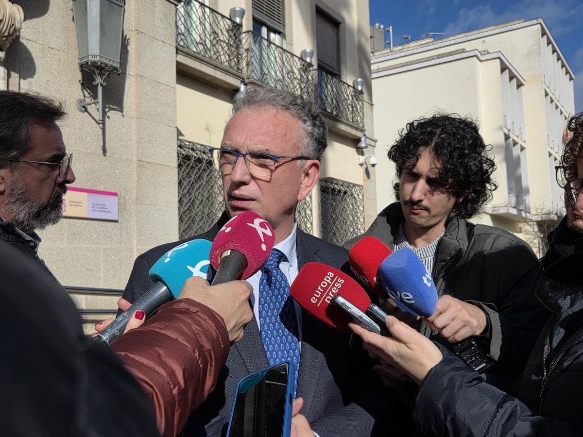 20El Delegado Del Gobierno En Extremadura, José Luis Quintana, Atiende A Los Medios.