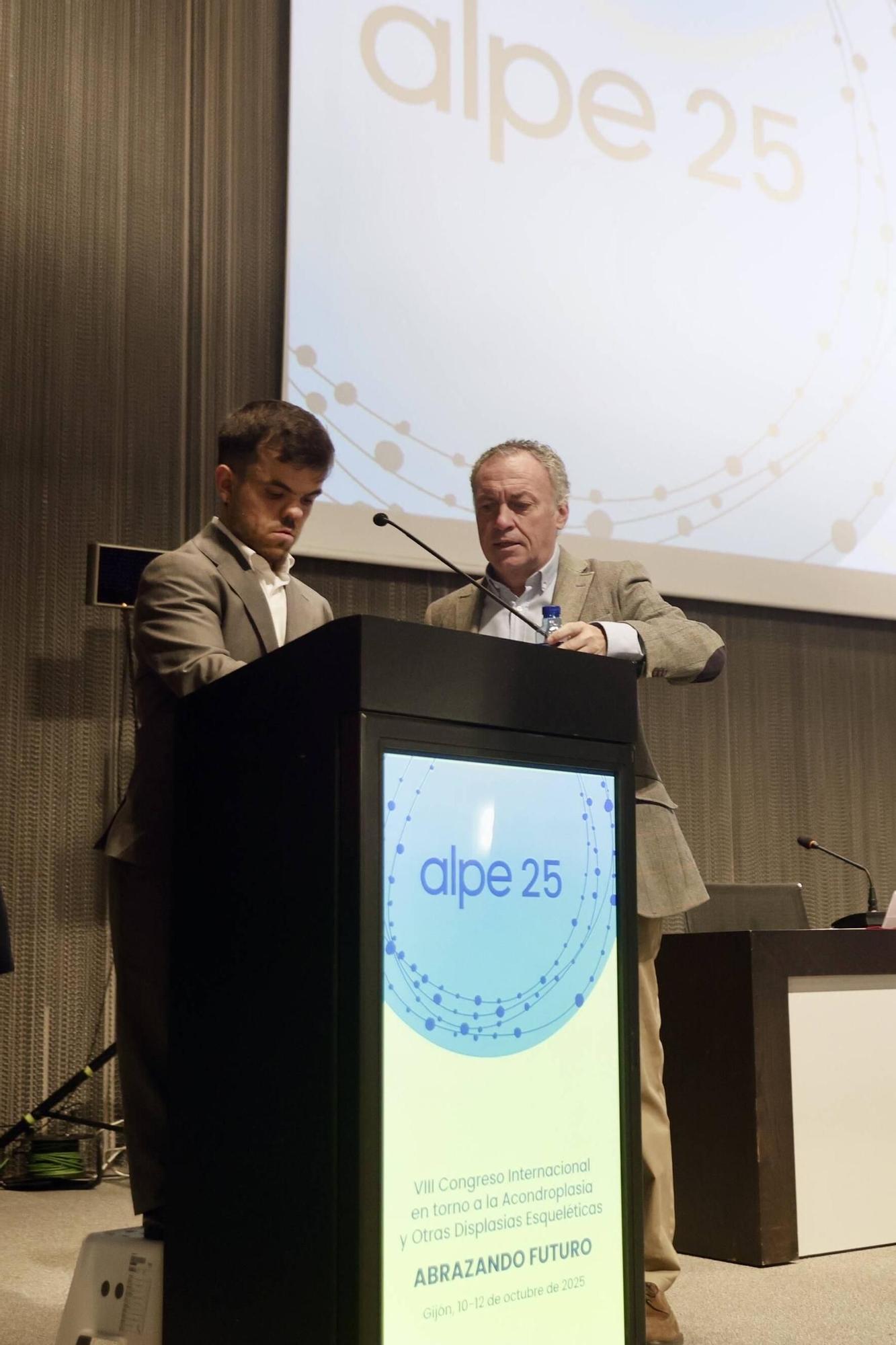 En imágenes: así fue el acto inaugural del congreso de acondroplasia de Alpe en Gijón