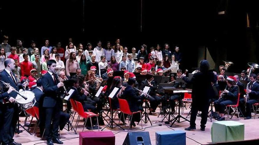 El Centro Musical Santa Cecilia triunfa con su concierto solidario