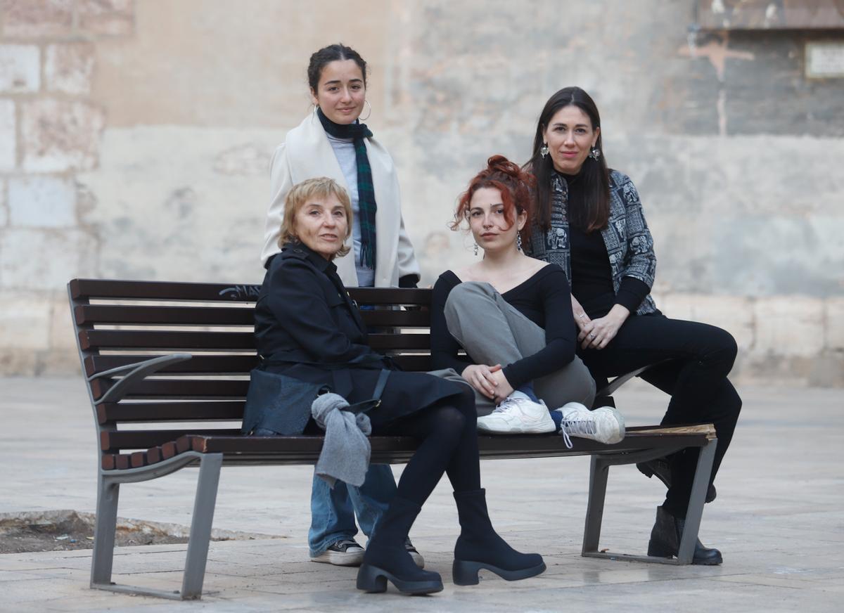 Àngels, Àssun, Miriam y Amanda, en una foto esta semana en València.