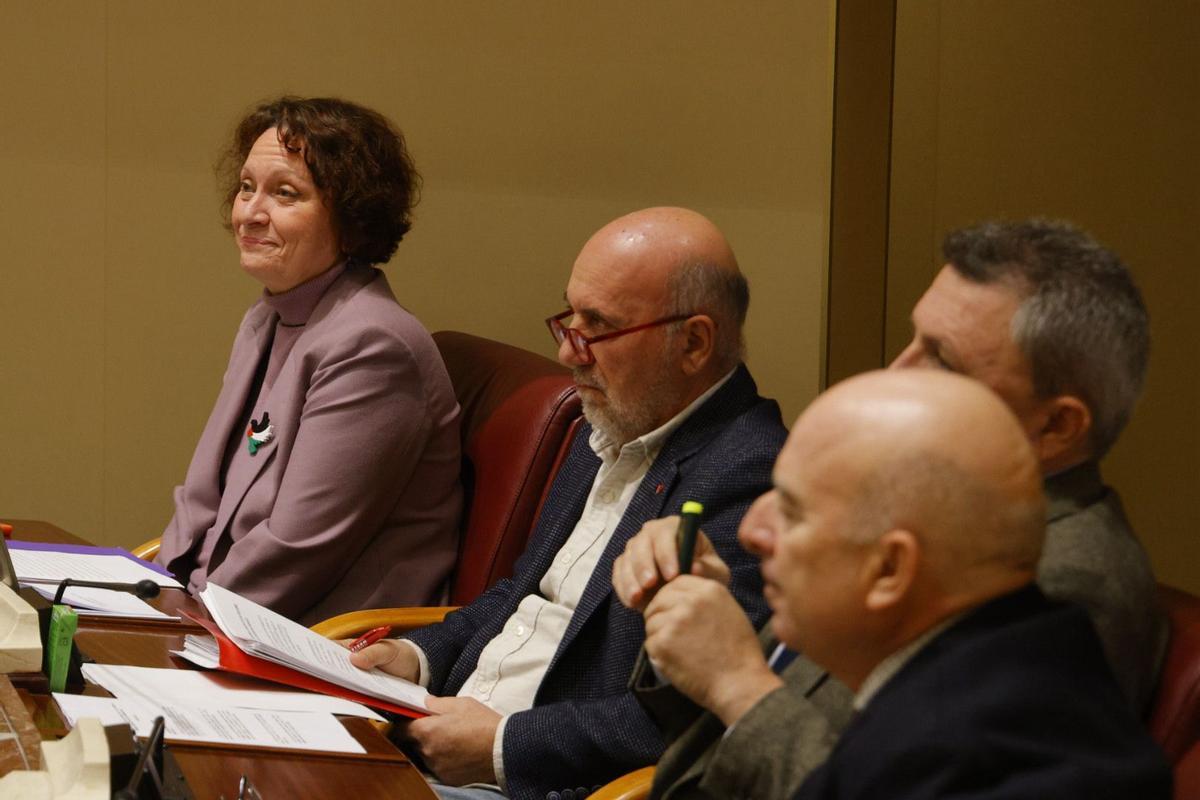 María Marín y José Luis Álvarez-Castellanos, de Podemos-IU, sacaron adelante su moción para alejar los salones de juego de los centros educativos.