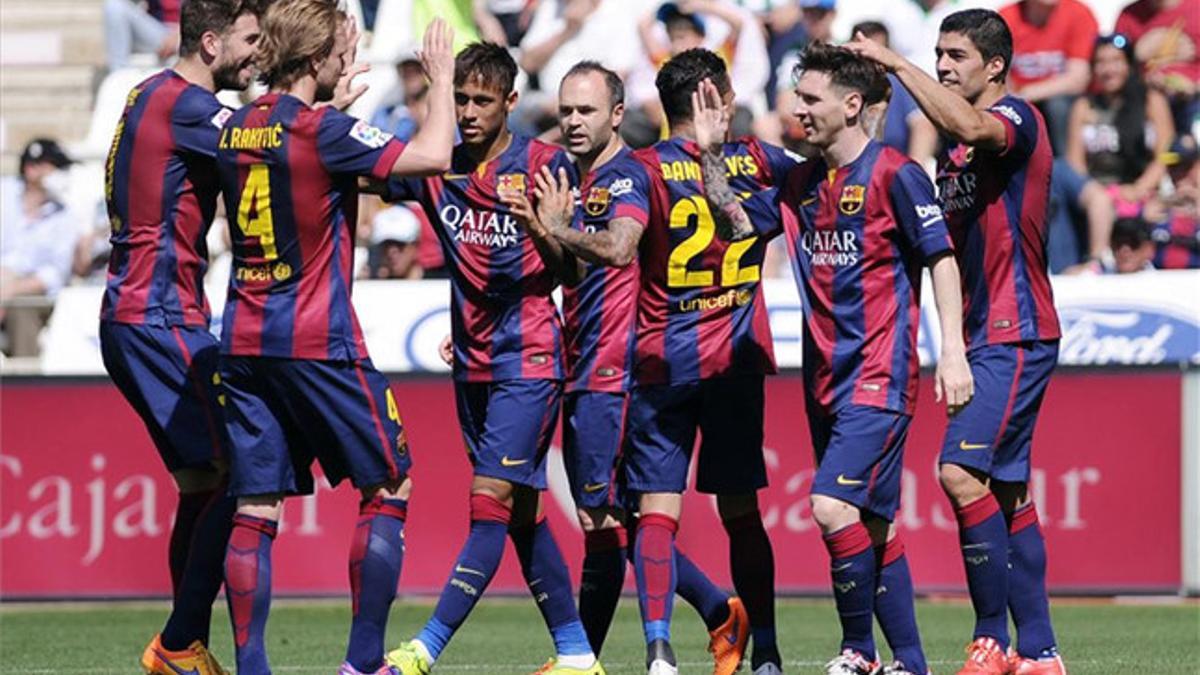 Los jugadores del FC Barcelona celebrando uno de los goles en Córdoba