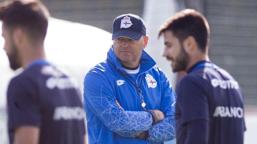 Pepe Mel dirige el entrenamiento