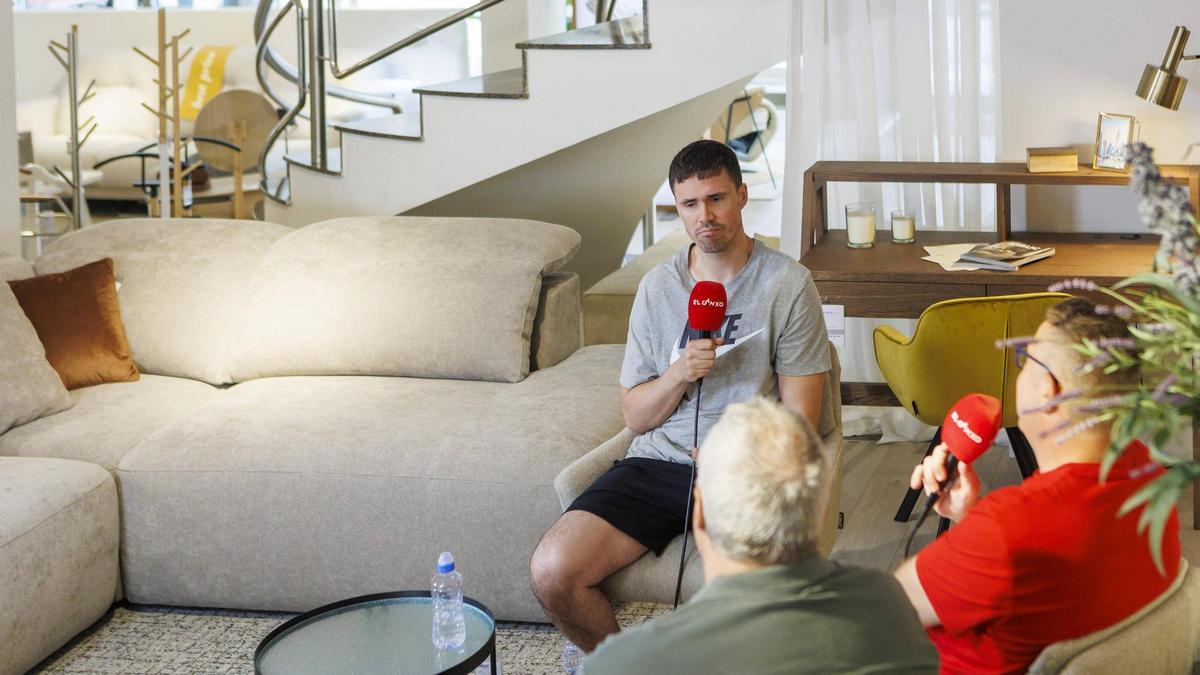 Dani Pérez, durant l'entrevista a Regió7 i El Ganxo a Kibuc Manresa
