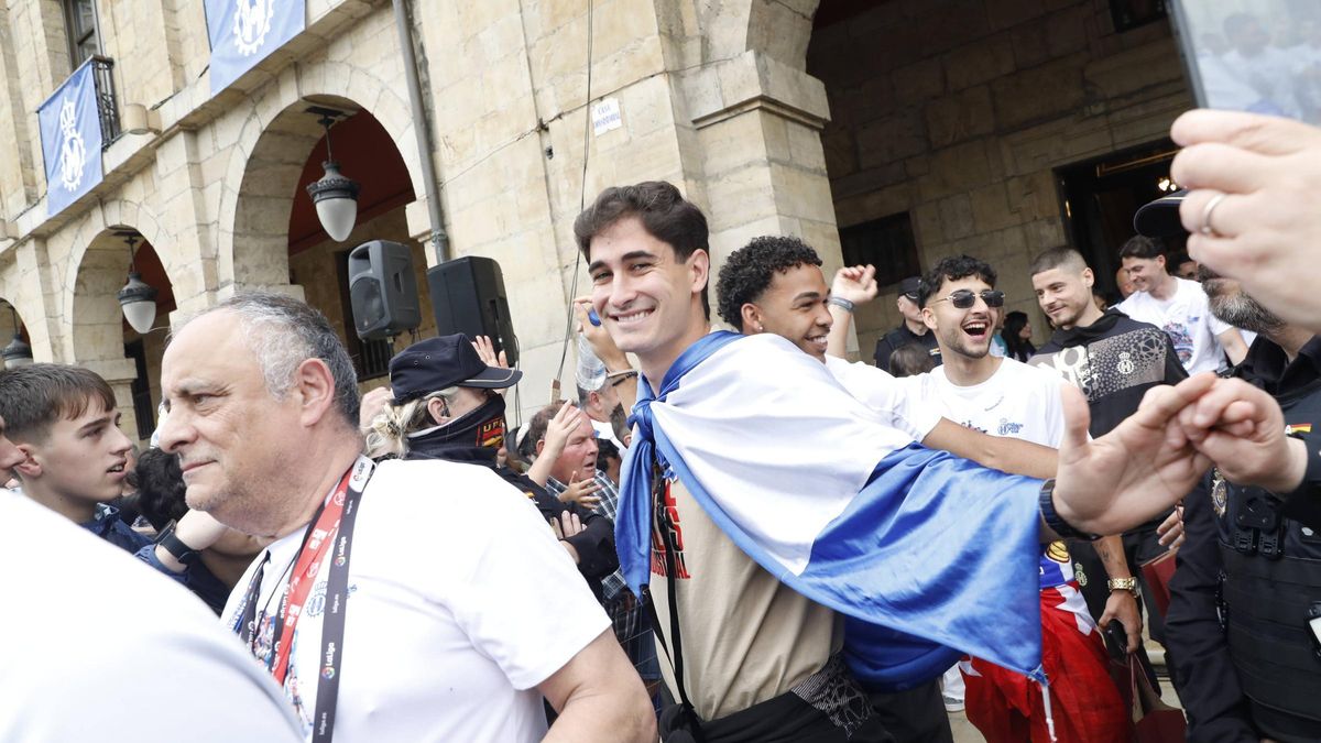 Mecerreyes, saliendo del Ayuntamiento