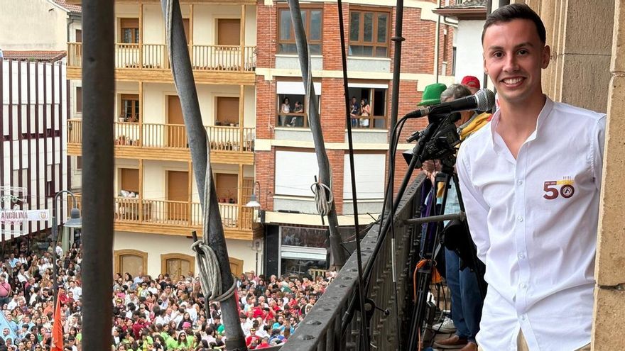 El &quot;Volador de Cangas&quot; prende el Carmen: &quot;Nunca hay que olvidar de dónde vienes: ¡y yo vengo de Cangas!&quot;