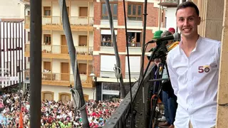 El "Volador de Cangas" prende el Carmen: "Nunca hay que olvidar de dónde vienes: ¡y yo vengo de Cangas!"