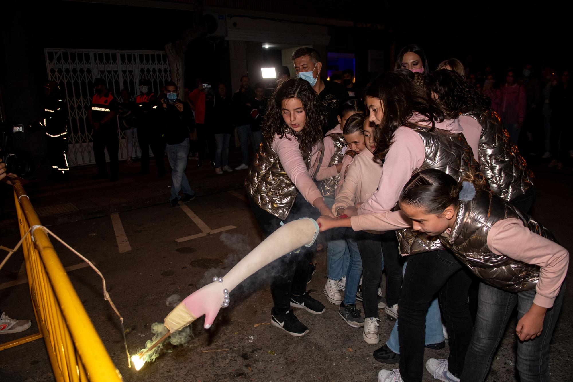 Los mejores momentos de una 'Nit de la Cremà' para el recuerdo en Burriana