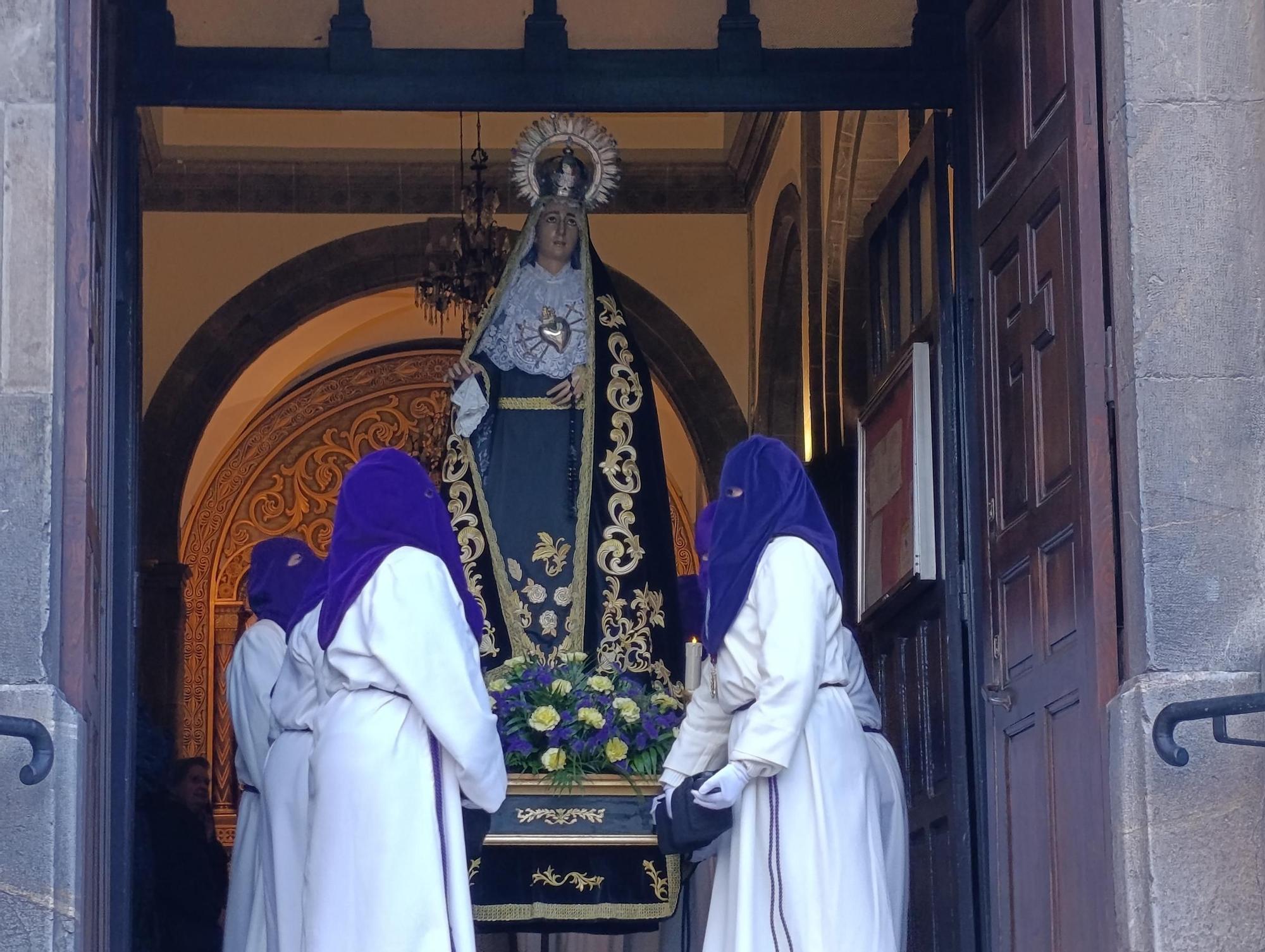 El Nazareno y la Virgen Dolorosa emocionan en Grado