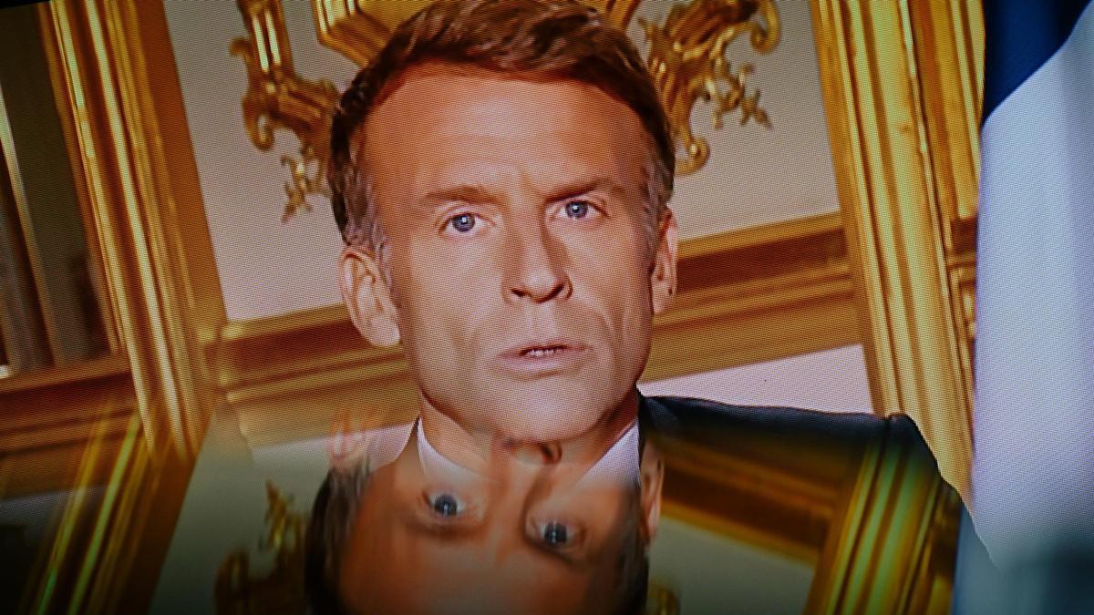 Macron acusa a la "extrema izquierda" de incendiar las calles durante las protestas en Francia