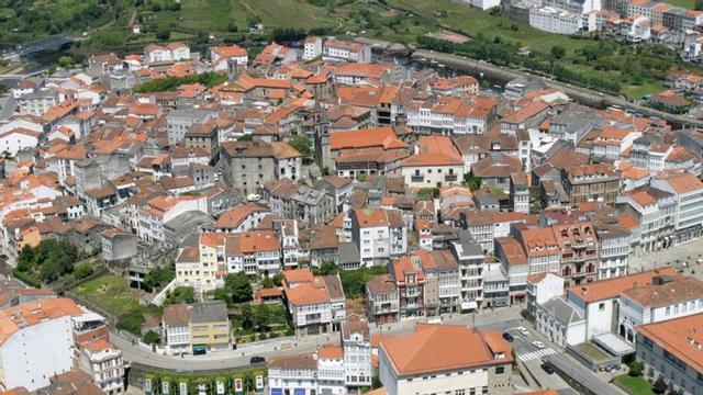Vista aérea del núcleo urbano de Betanzos. |  // LA OPINIÓN
