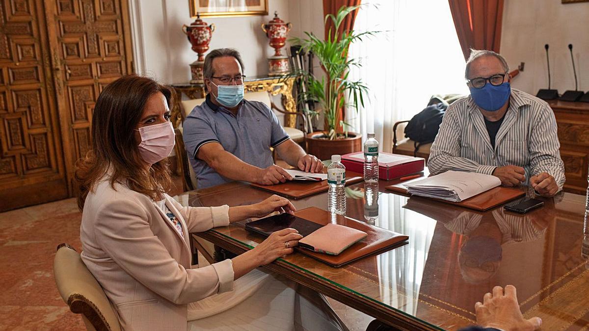 Amigo, Guarido y Strieder, durante la reunión mantenida en el Ayuntamiento. |