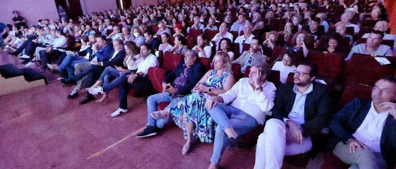 Asistentes al cierre de la convención, celebrado en el Cine Víctor. | | MARÍA PISACA