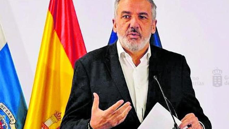 El portavoz del Comité Científico que asesora al Gobierno de Canarias en el manejo de la pandemia, Luis Serra Majem. | | E.D.