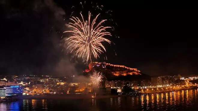 Mediterráneo pone el broche al concurso de fuegos artificiales de Hogueras 2026