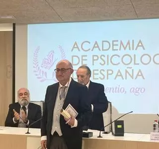 El pontevedrés Elisardo Becoña entra en la Academia de Psicología de España