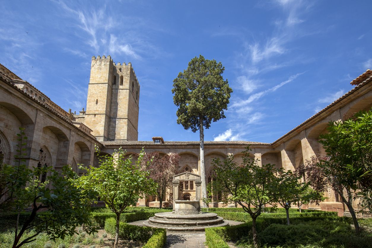 Interior del Claustro medieval de Sigüenza