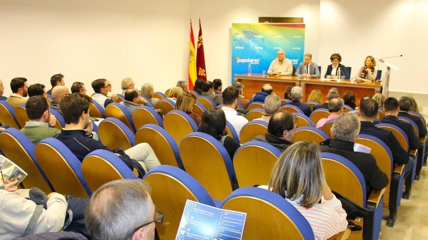 Comerciantes y empresarios de Lorca conocen el Plan de Autónomos del PP