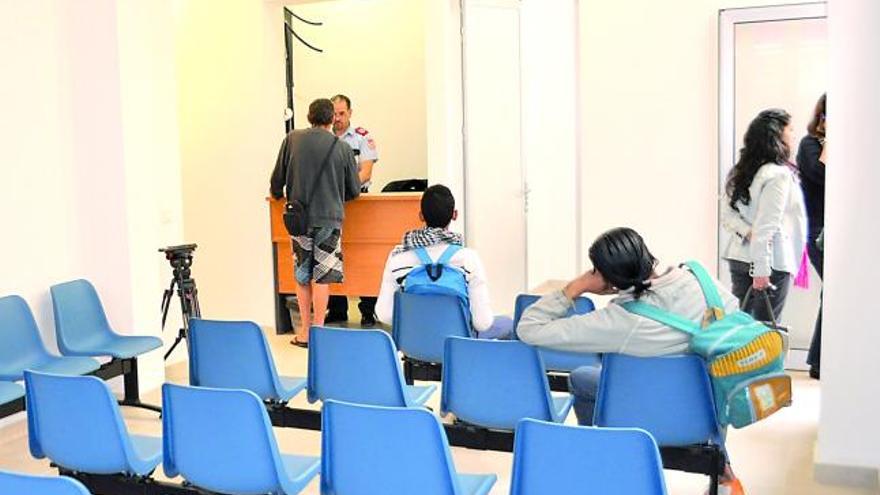 Sala de espera rehabilitada del edificio Gánigo, ayer.  | la provincia / dlp