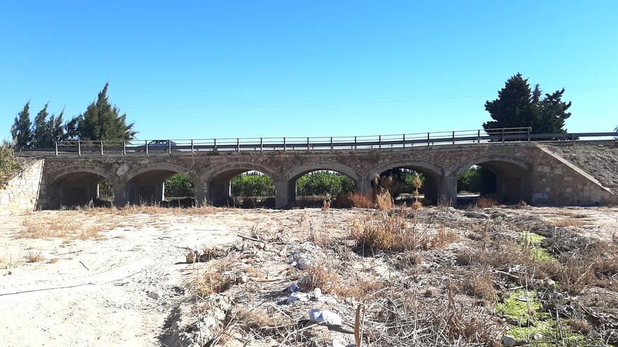 Alertan del hundimiento del puente de Lo Quiles en la CV-95 de San Miguel de Salinas