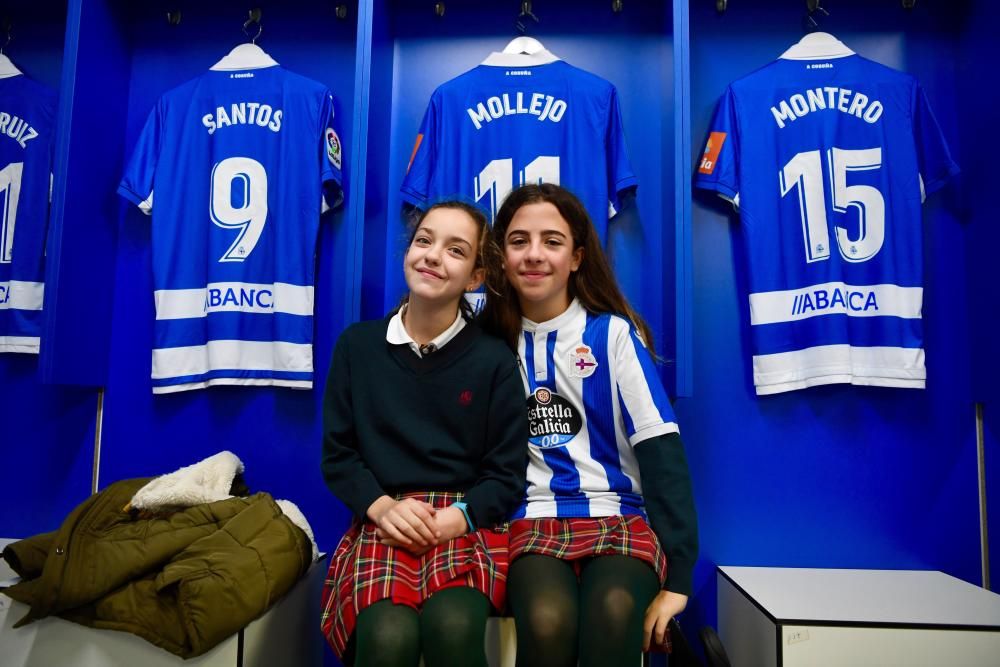 Alumnas del colegio Montespiño, de visita en Riazor