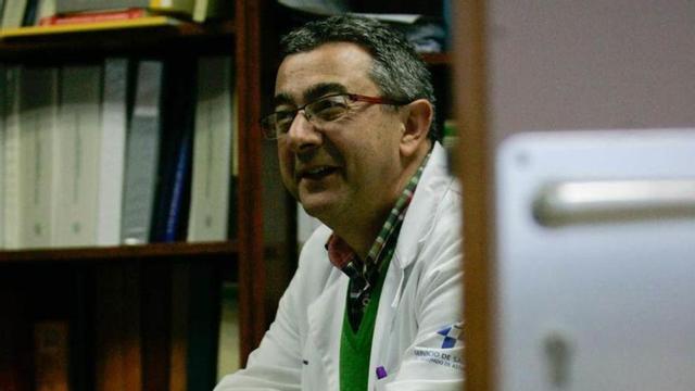 Javier Claros, en un despacho del Hospital.