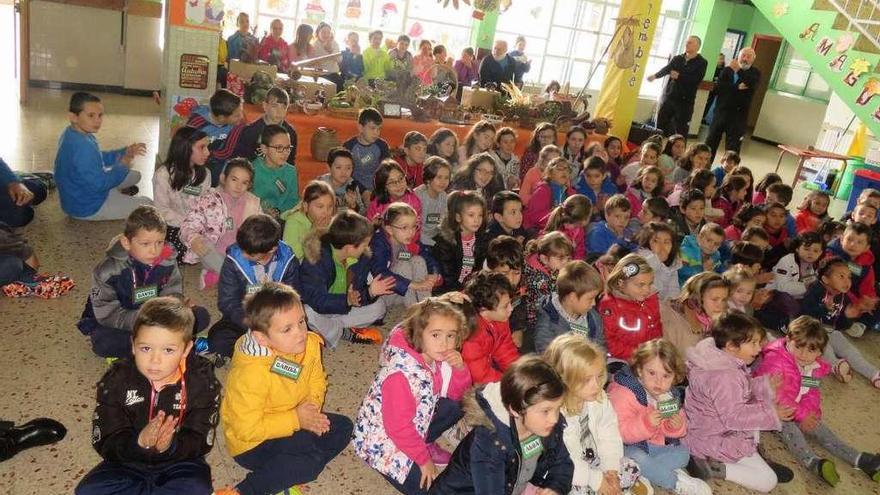 Los colegios de Sevares y Villamayor, juntos por el amagüestu