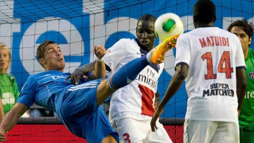 Cristiano Ronaldo intenta un remate entre Sakho y Matuidi en un partido ante el PSG hace dos temporadas.