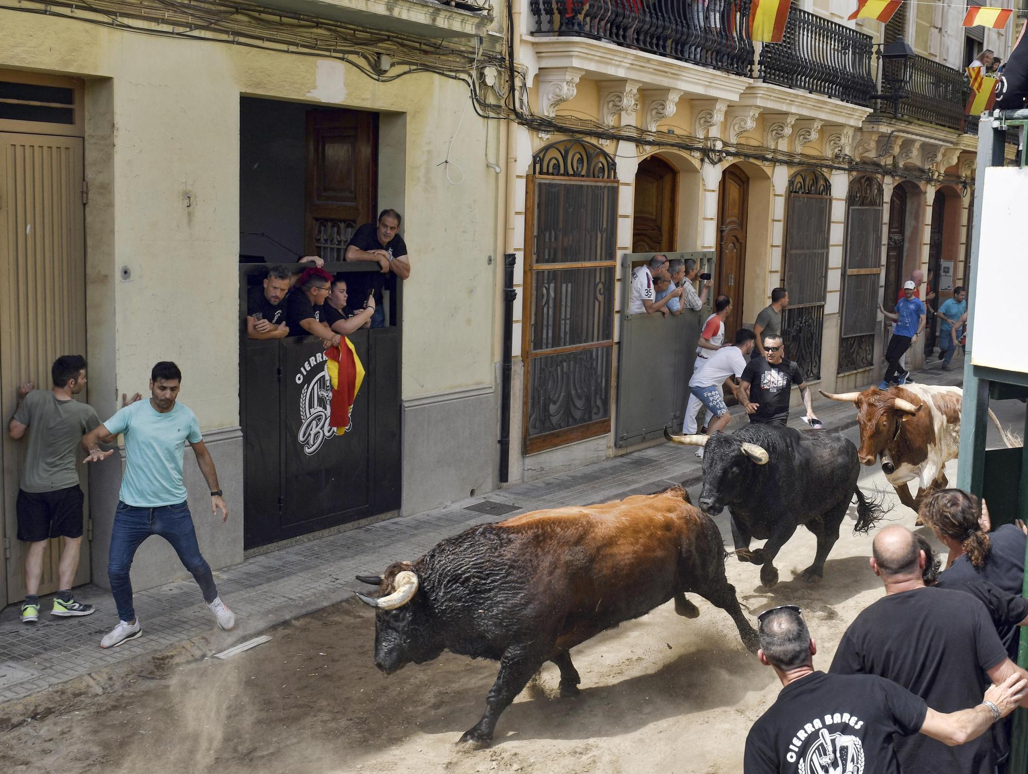 Así fue el encierro de Algarra en Almassora que reunió más de 7.000 asistentes