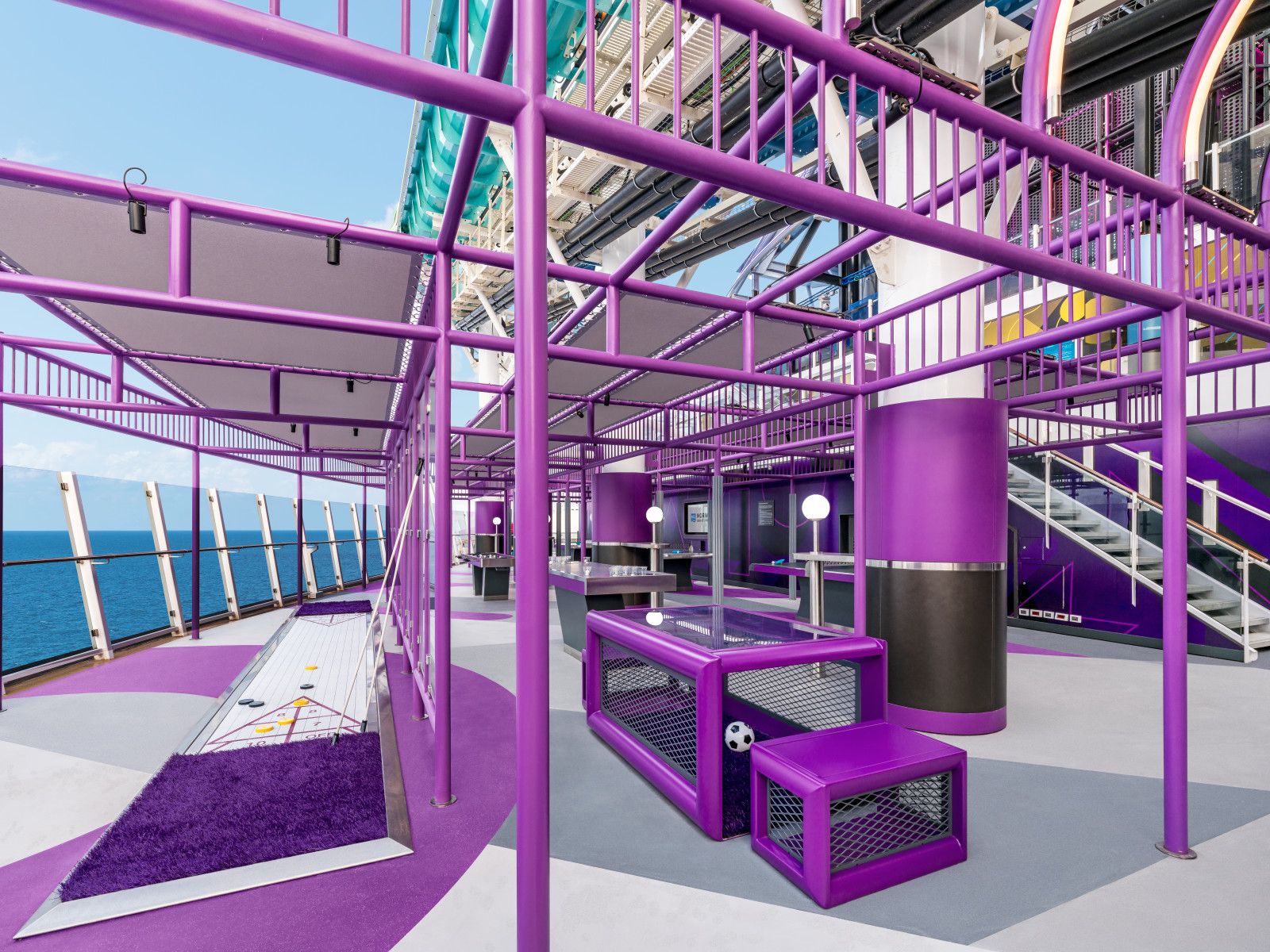 Juegos en The Stadium del Norwegian Aqua.