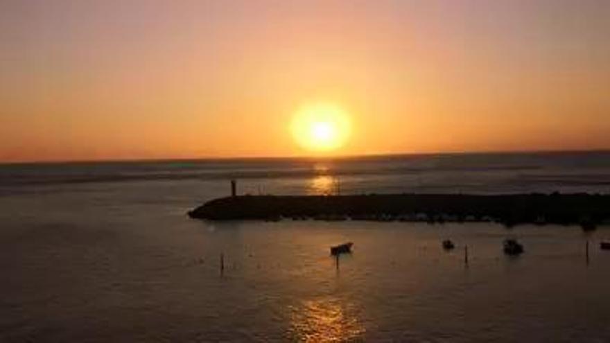 Puesta de sol desde la playa y puerto de La Aldea de San Nicolás Gran Canaria