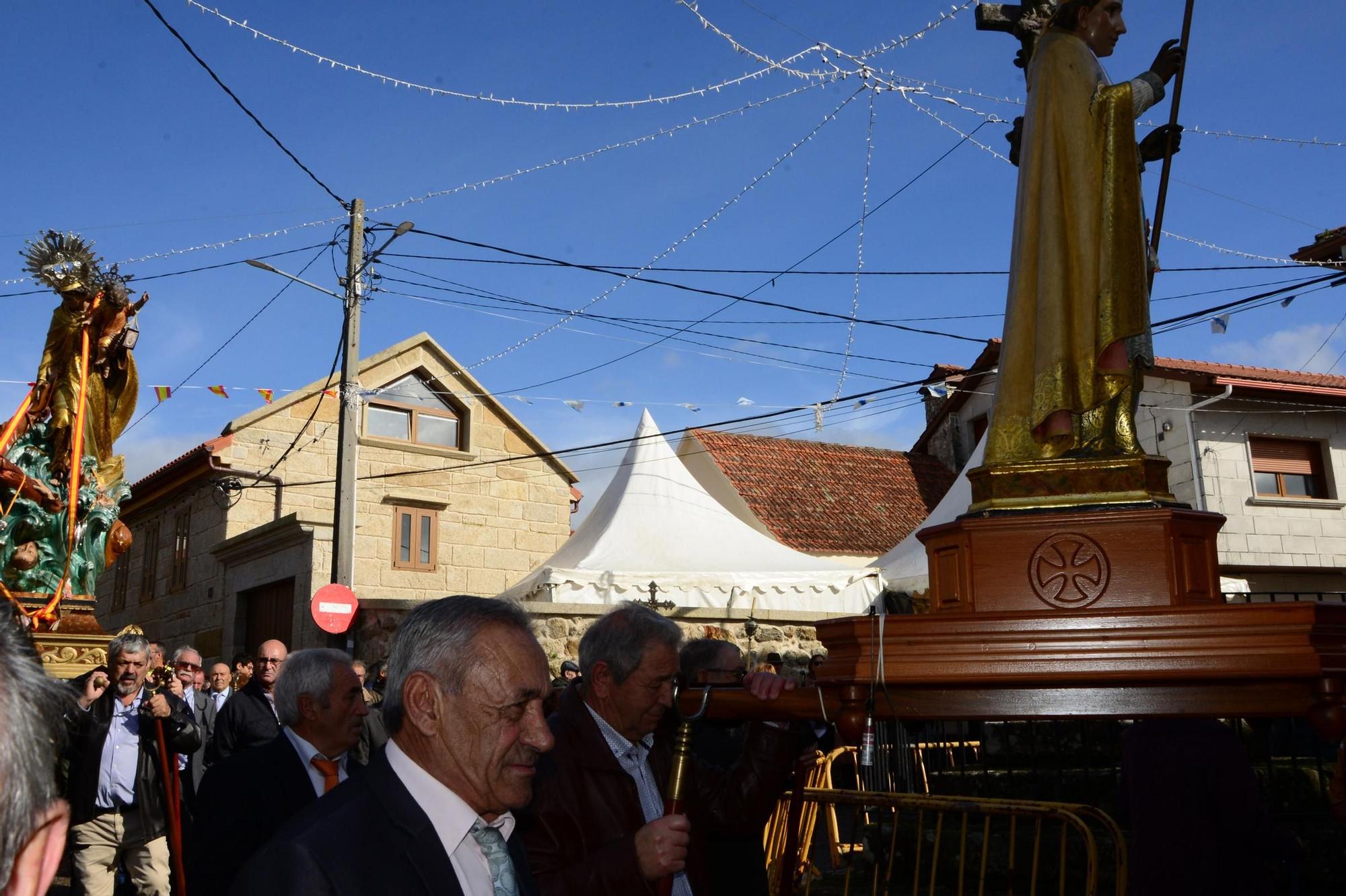 Las procesiones por el San Martiño de Moaña y Bueu aprovechan la tregua de la lluvia