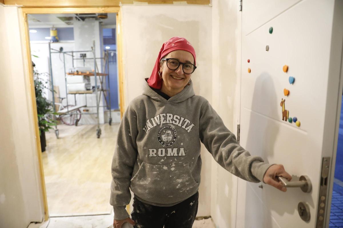 Los residentes de bajos comerciales convertidos en vivienda en Gijón, en imágenes