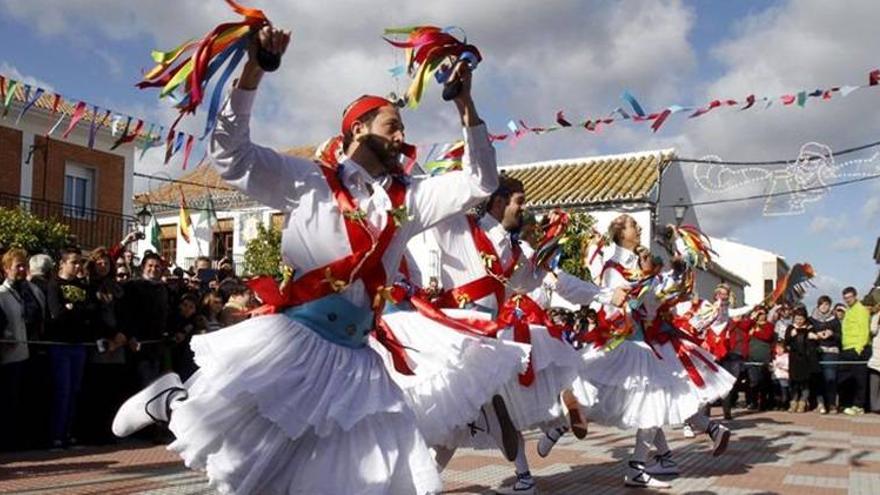 1.500 personas asisten a la Danza de los Locos