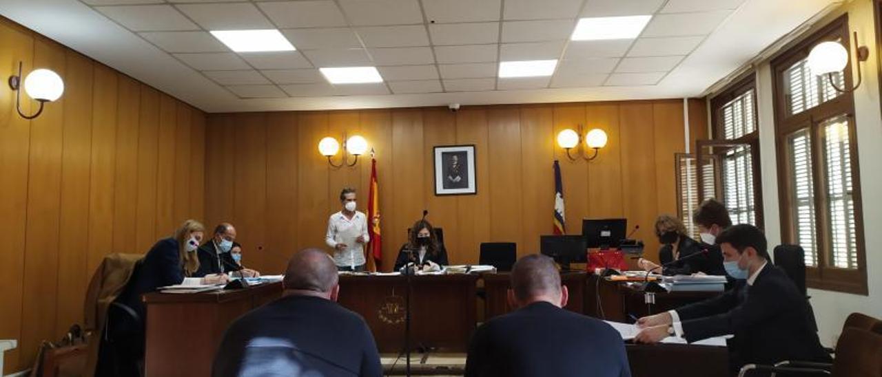 Los dos acusados que se han presentado al juicio, este miércoles durante la vista oral en Palma.