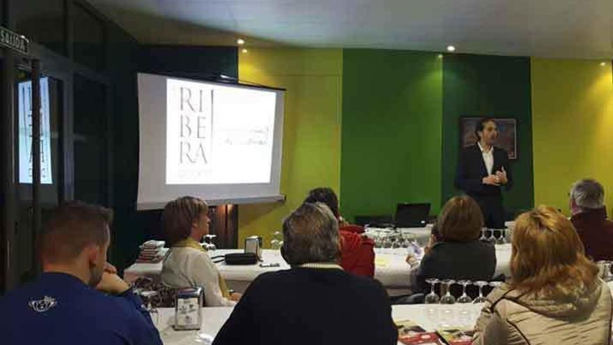 Alberto Tolbes durante la presentación de los caldos de Ribera de Duero.