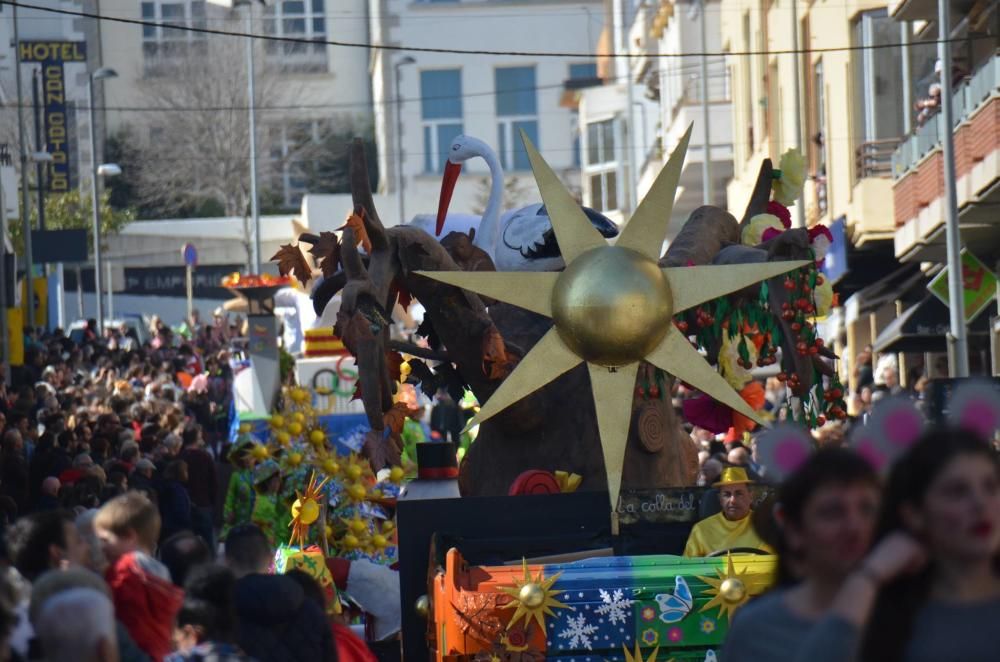 La gran rua del carnaval de l''Escala en imatges