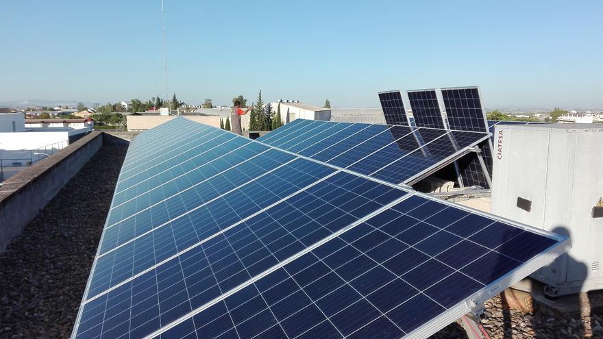 El Pleno de Montilla acepta la cesión de edificios municipales para instalar placas solares
