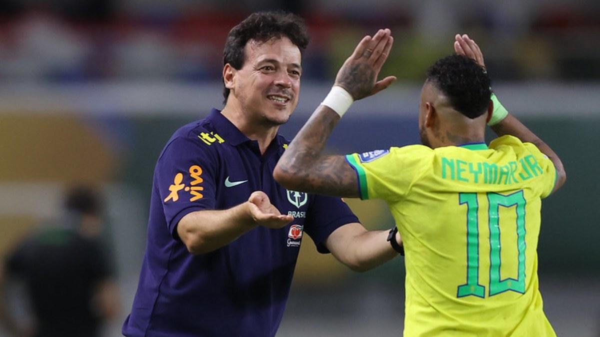 El seleccionador brasileño, Fernando Diniz, con Neymar Jr.
