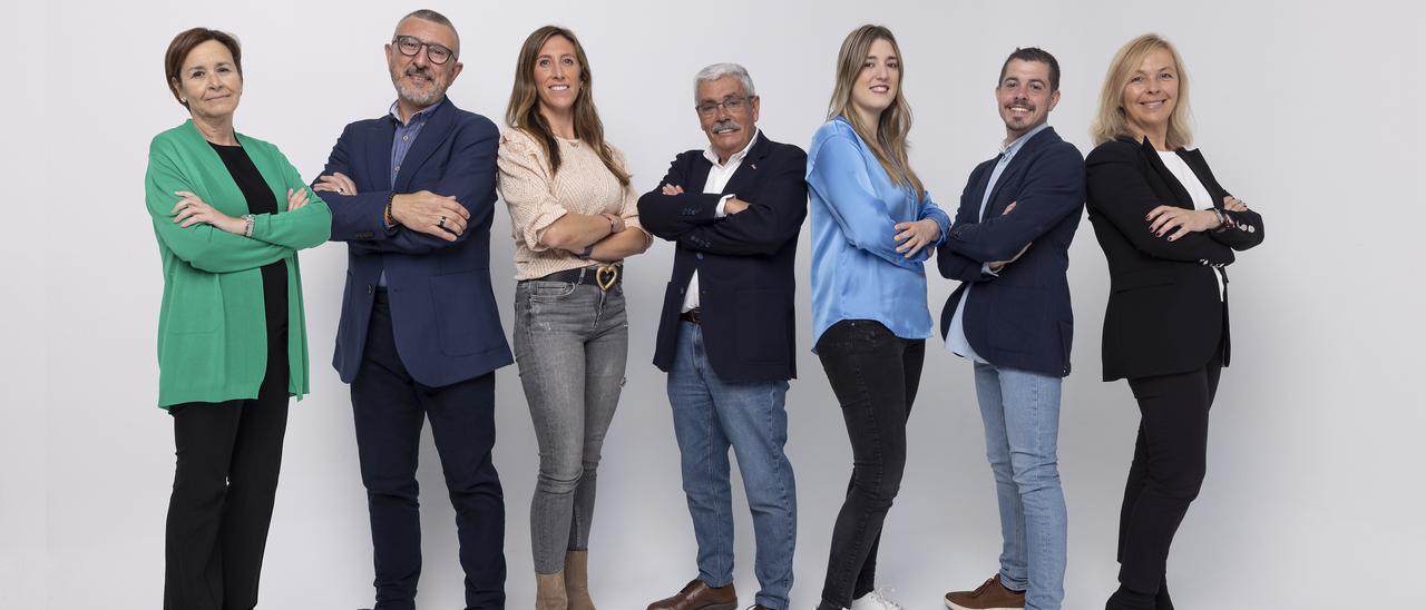 Por la izquierda, Carmen Moriyón, José Carlos Fernández Sarasola, Ángela Pumariega, Luis Manuel Flórez, «Floro»; Olaya Suárez, Javier Suárez Llana y Sara Álvarez Rouco. | Muel de Dios