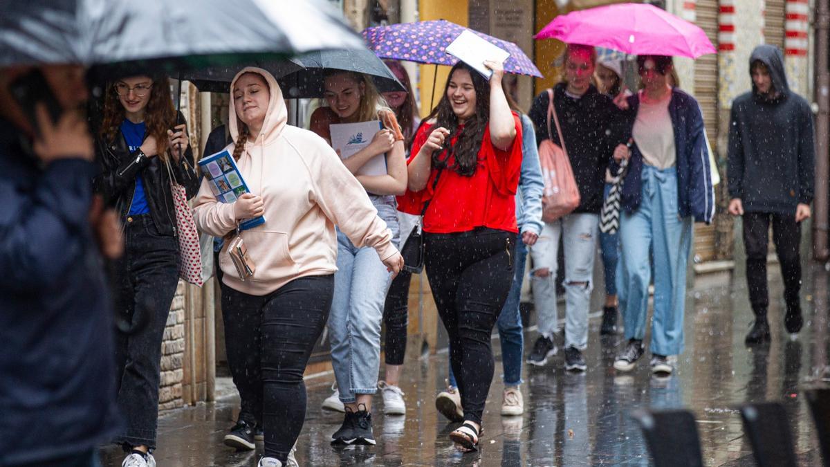 La lluvia no ha cesado durante la primera parte del día en toda la provincia.